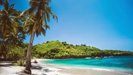 Crystal Bay, Pantai Cantik dengan View Sunset Memukau di Nusa Penida